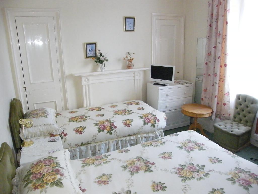 El Tabora Guest House Saint Peter Port Εξωτερικό φωτογραφία